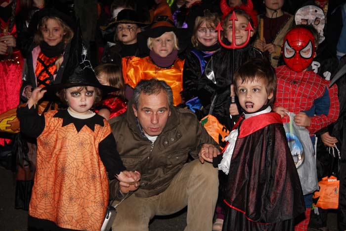 halloween-parade-beez-2009-11